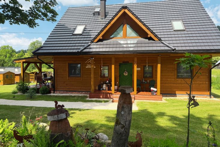 Chatka obok dziadka widok na domek w gorach (8)