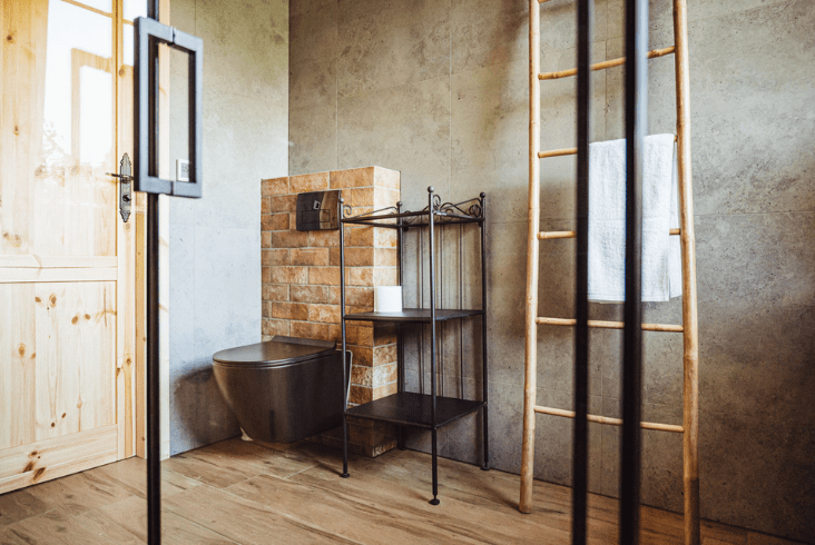 Lazienka w domku (2)