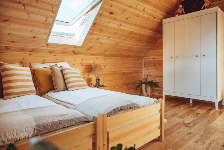 Sypialnia dwa pojedyncze lozka